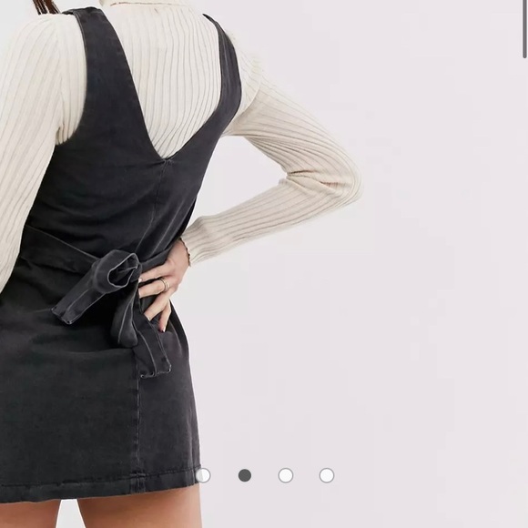 ASOS DESIGN washed black denim sleeveless button pinafore mini dress. - Picture 4 of 16